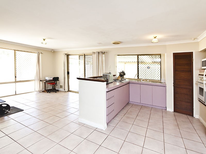 8 Amcer Rise, Stratton WA 6056