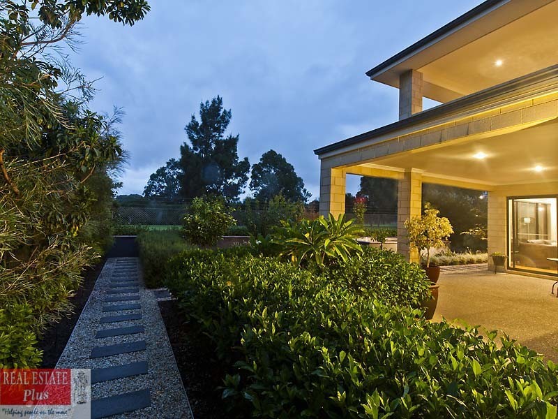 21 Januk Turn, South Guildford WA 6055