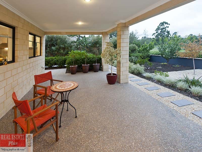 21 Januk Turn, South Guildford WA 6055