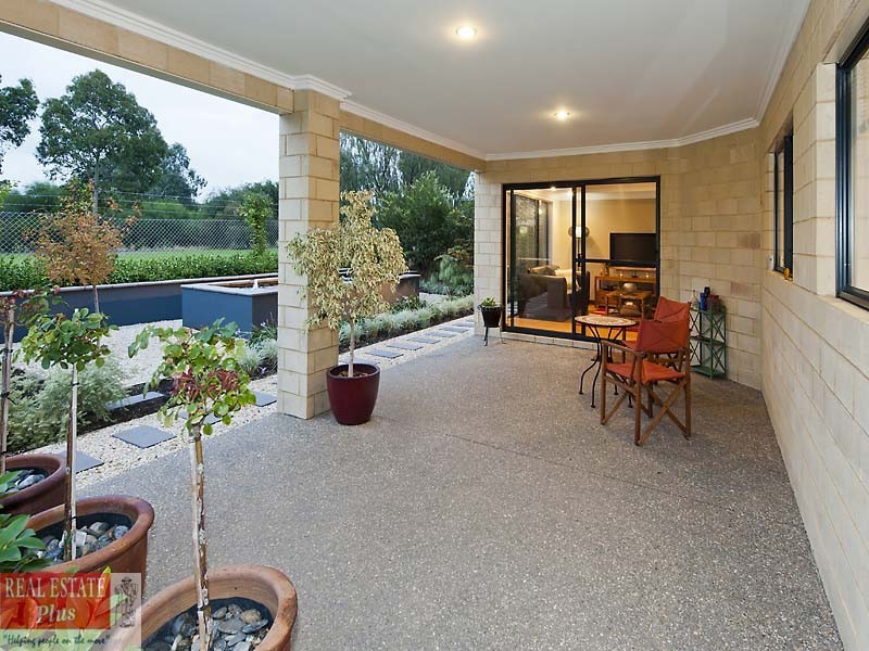 21 Januk Turn, South Guildford WA 6055