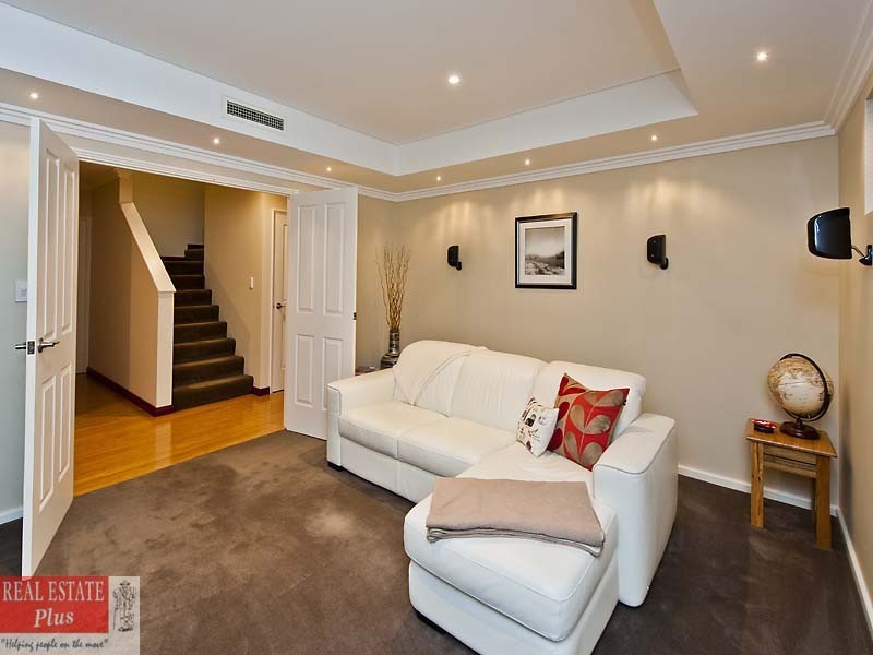 21 Januk Turn, South Guildford WA 6055