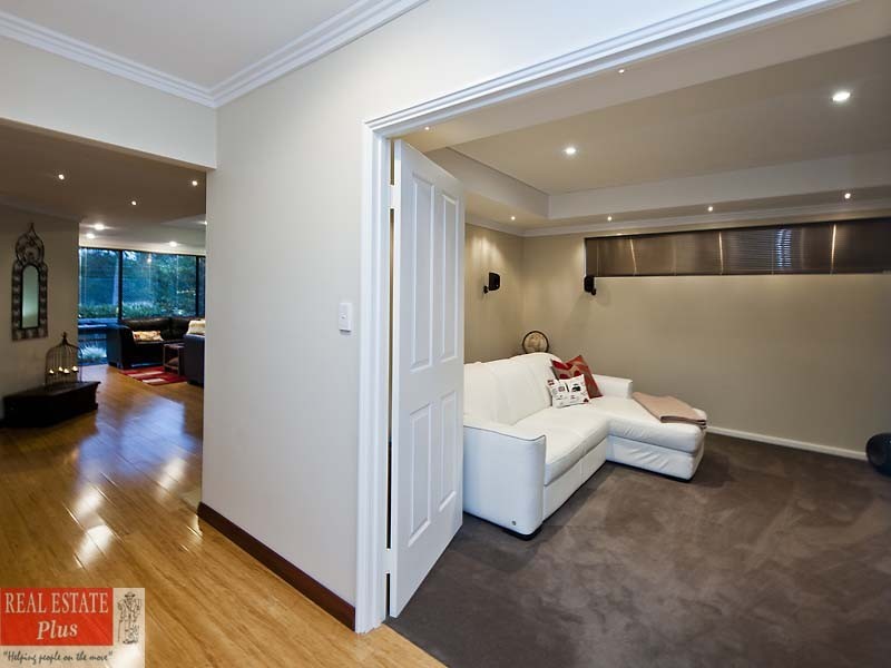 21 Januk Turn, South Guildford WA 6055