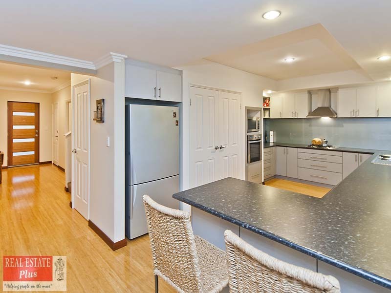 21 Januk Turn, South Guildford WA 6055