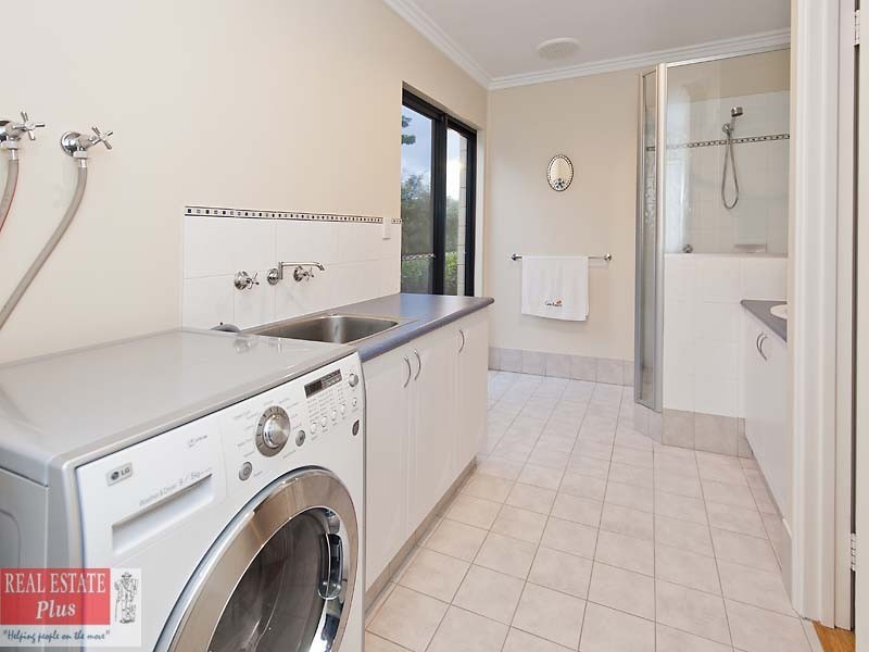 21 Januk Turn, South Guildford WA 6055