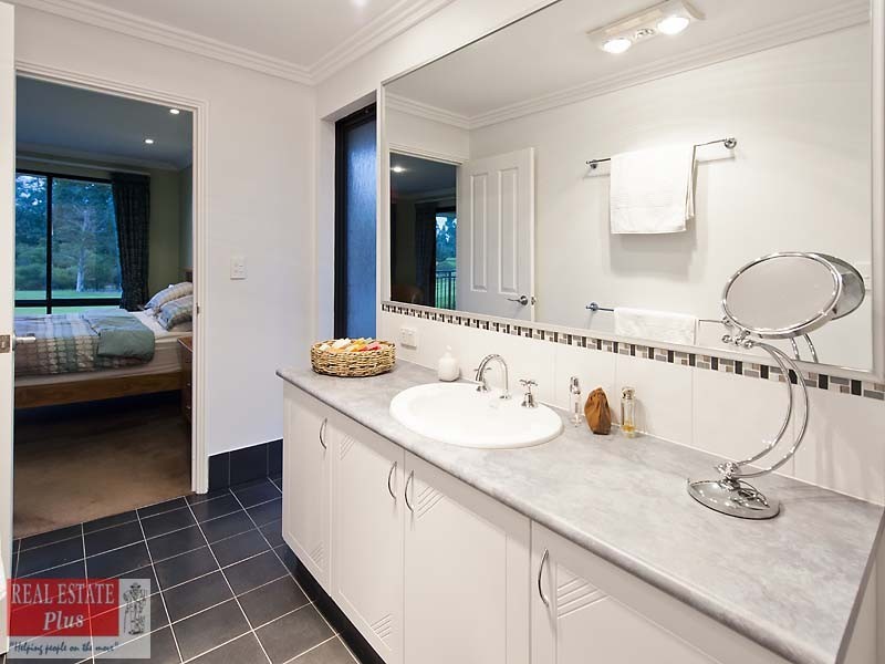 21 Januk Turn, South Guildford WA 6055