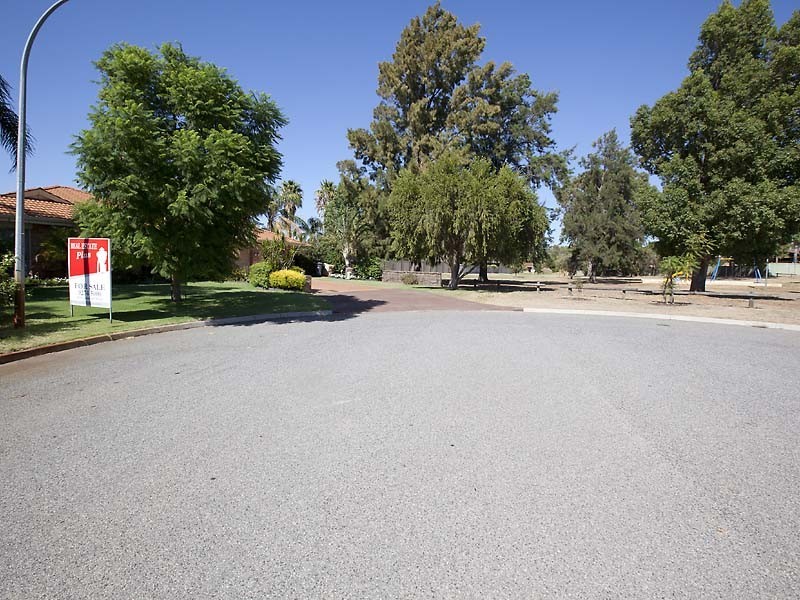 6 Clyde Place, Camillo WA 6111