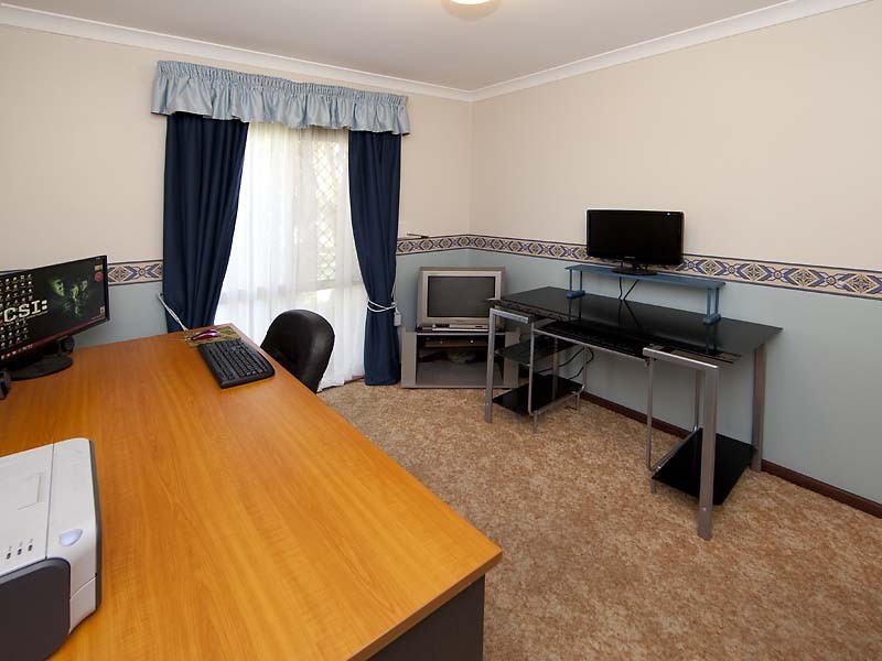 6 Clyde Place, Camillo WA 6111