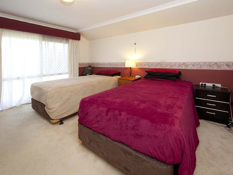 6 Clyde Place, Camillo WA 6111