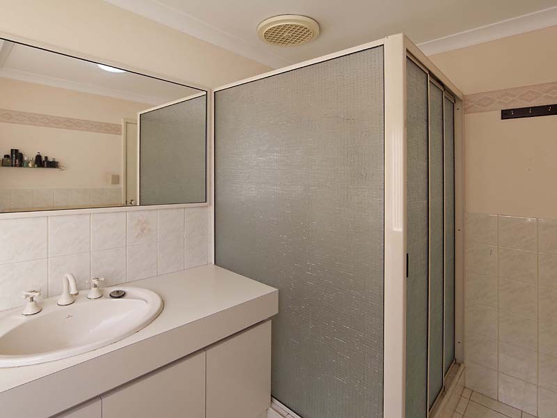 6 Clyde Place, Camillo WA 6111