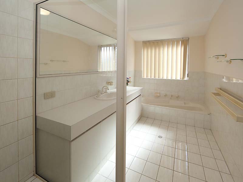 6 Clyde Place, Camillo WA 6111