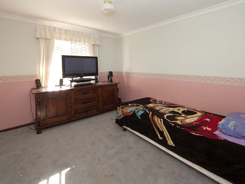 6 Clyde Place, Camillo WA 6111