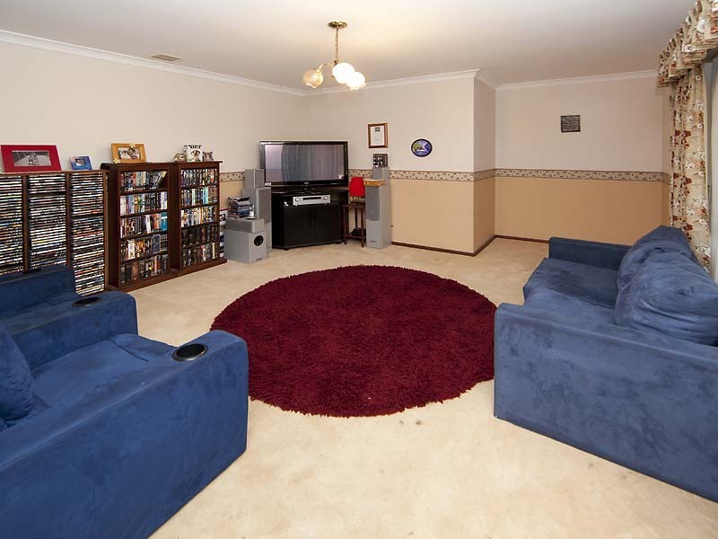 6 Clyde Place, Camillo WA 6111