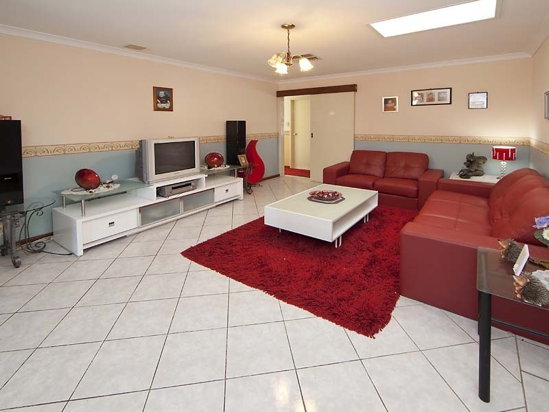 6 Clyde Place, Camillo WA 6111