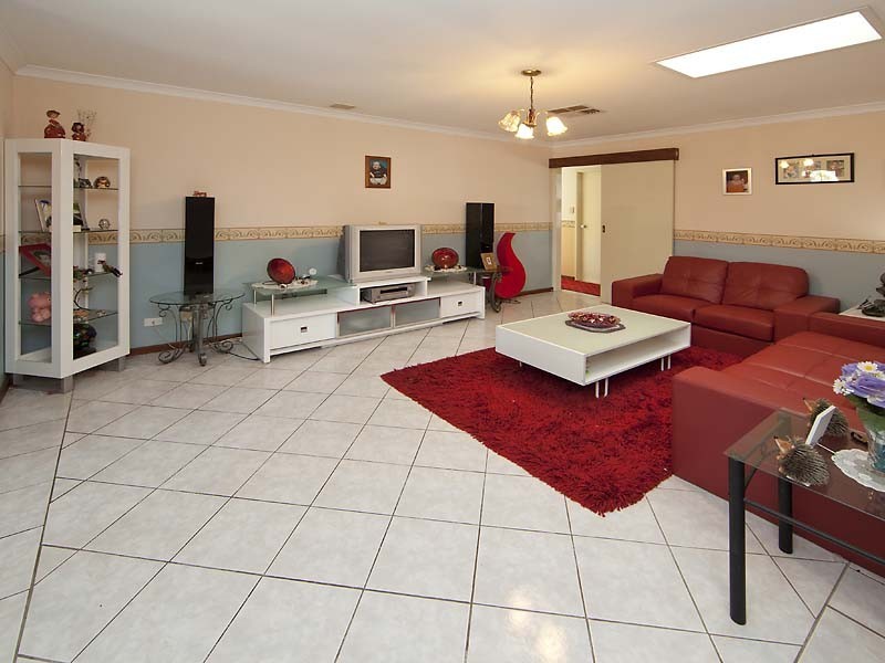 6 Clyde Place, Camillo WA 6111