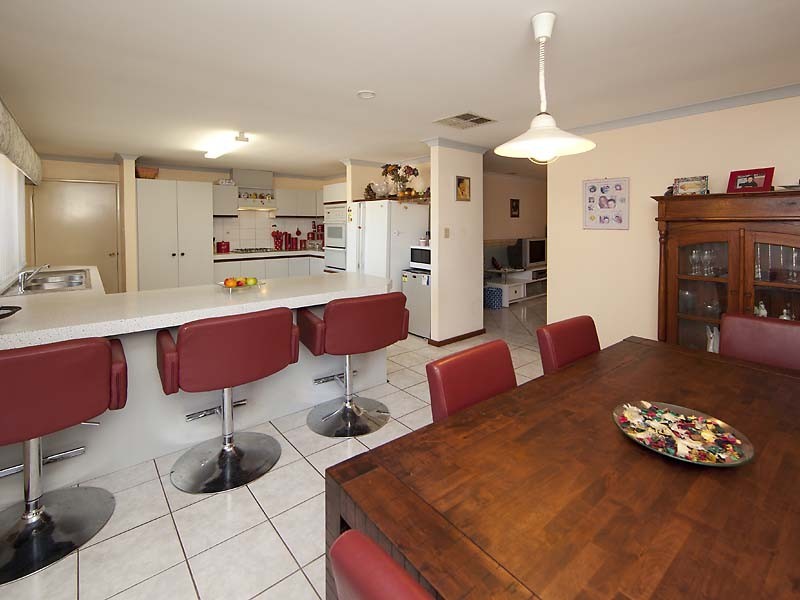 6 Clyde Place, Camillo WA 6111