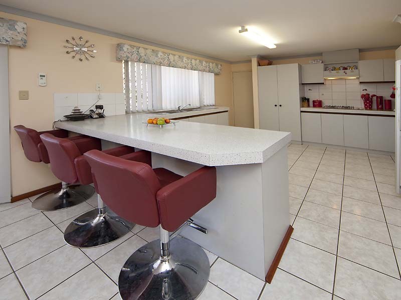 6 Clyde Place, Camillo WA 6111