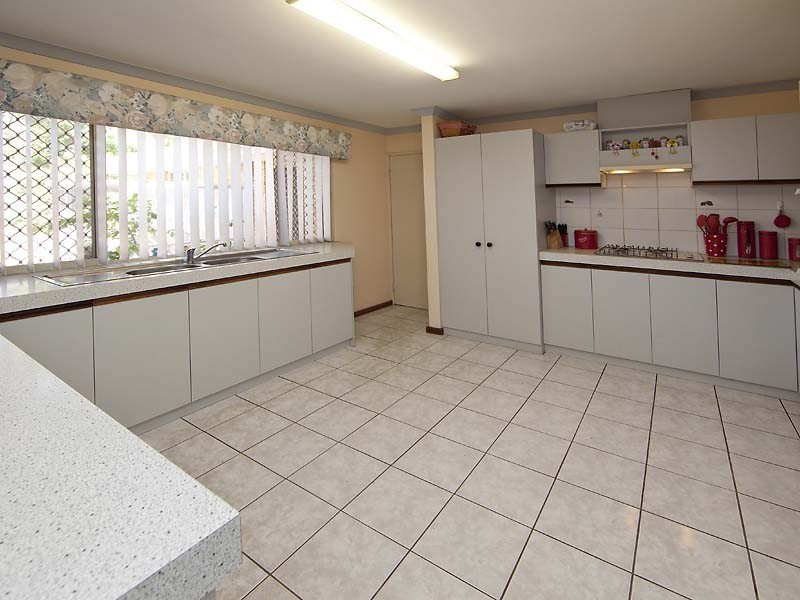 6 Clyde Place, Camillo WA 6111