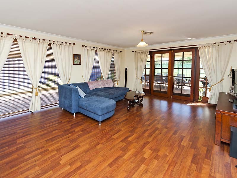 24 Gentle Circle, South Guildford WA 6055