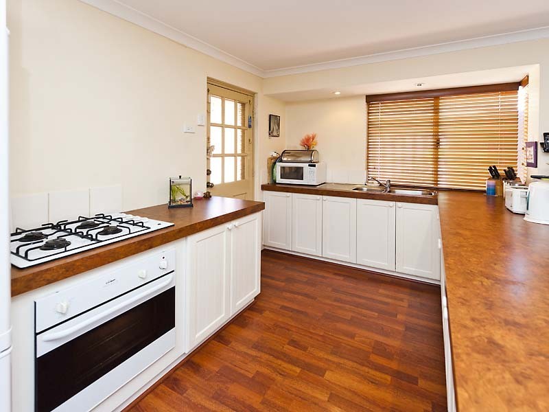 24 Gentle Circle, South Guildford WA 6055