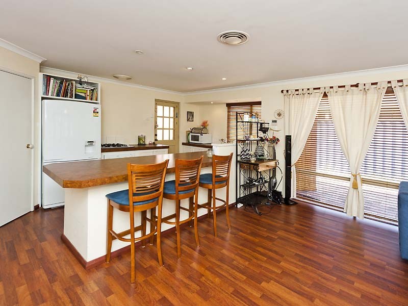 24 Gentle Circle, South Guildford WA 6055