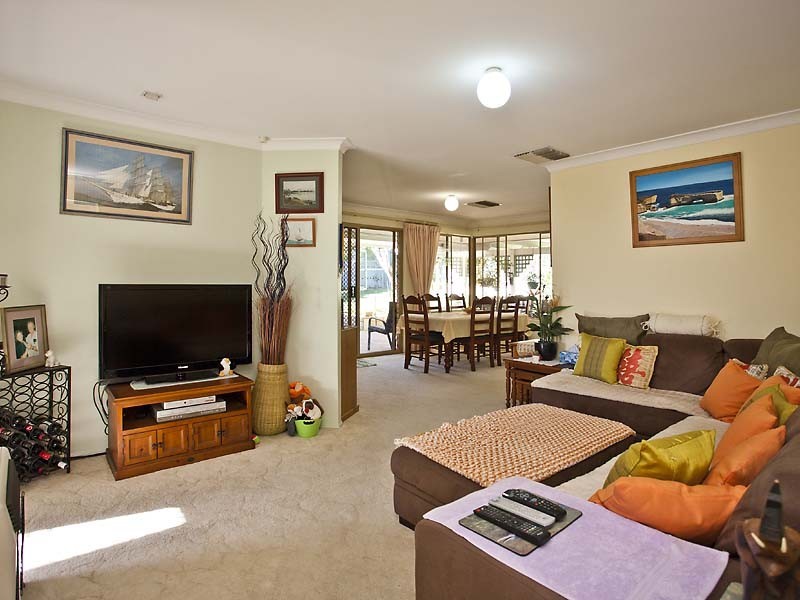 12 Welbourn Road, Swan View WA 6056