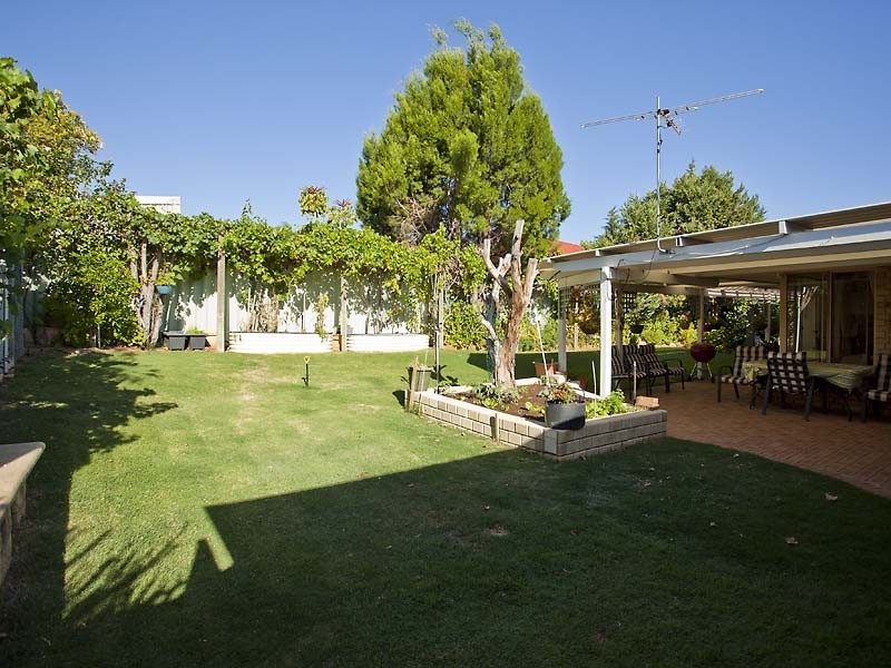 12 Welbourn Road, Swan View WA 6056