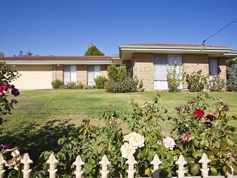 12 Welbourn Road, Swan View WA 6056
