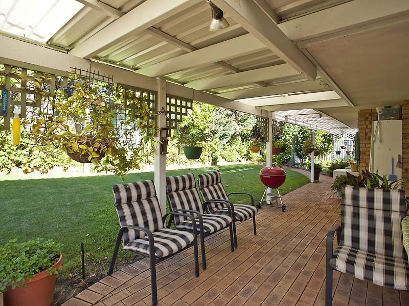 12 Welbourn Road, Swan View WA 6056