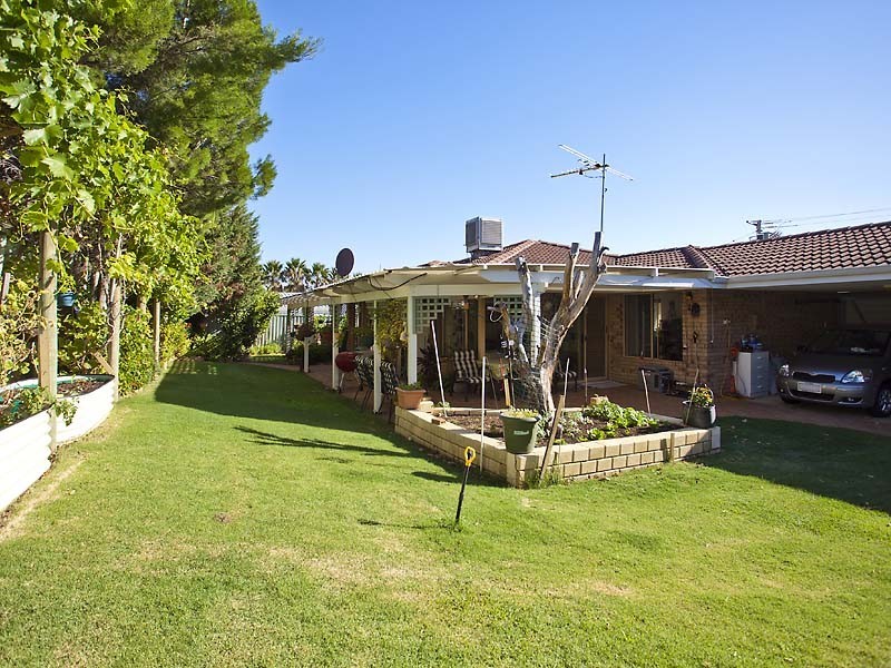 12 Welbourn Road, Swan View WA 6056
