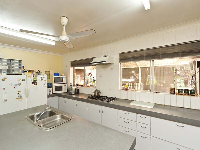 2 Terrigal Place, Maida Vale WA 6057