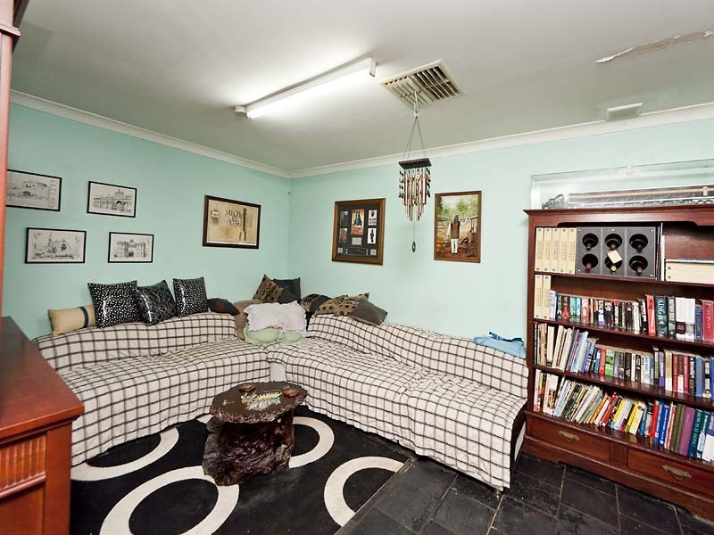 2 Terrigal Place, Maida Vale WA 6057