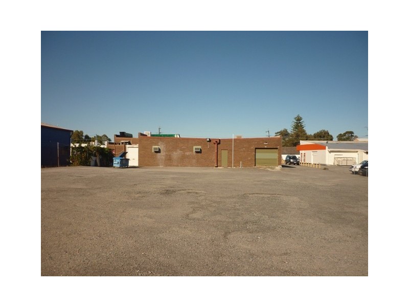 1, 1928 Albany Hwy, Maddington WA 6109
