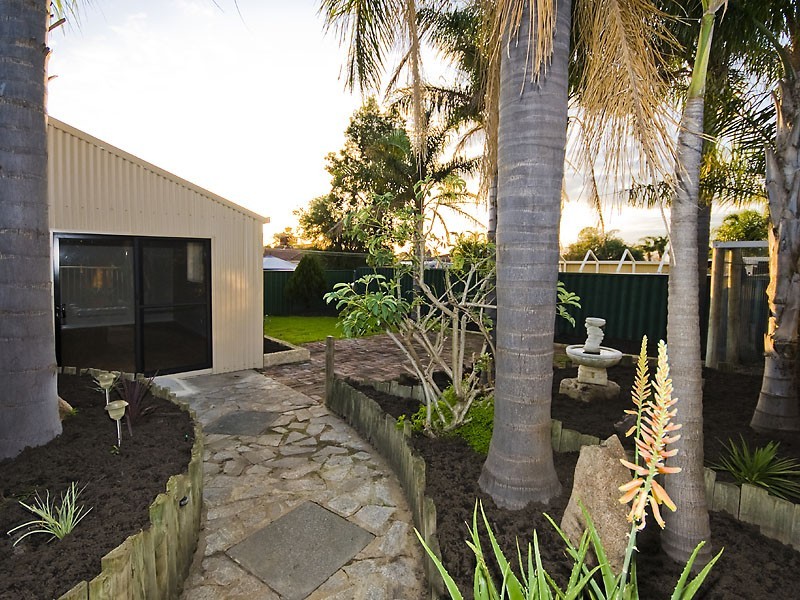 79 Myles Road, Swan View WA 6056