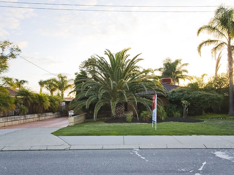 79 Myles Road, Swan View WA 6056