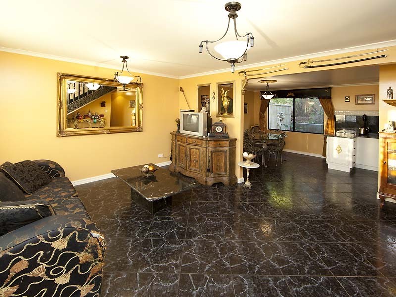 11 Hilltop Place, Kelmscott WA 6111