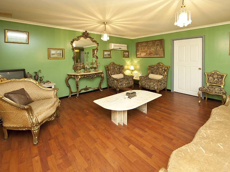 11 Hilltop Place, Kelmscott WA 6111