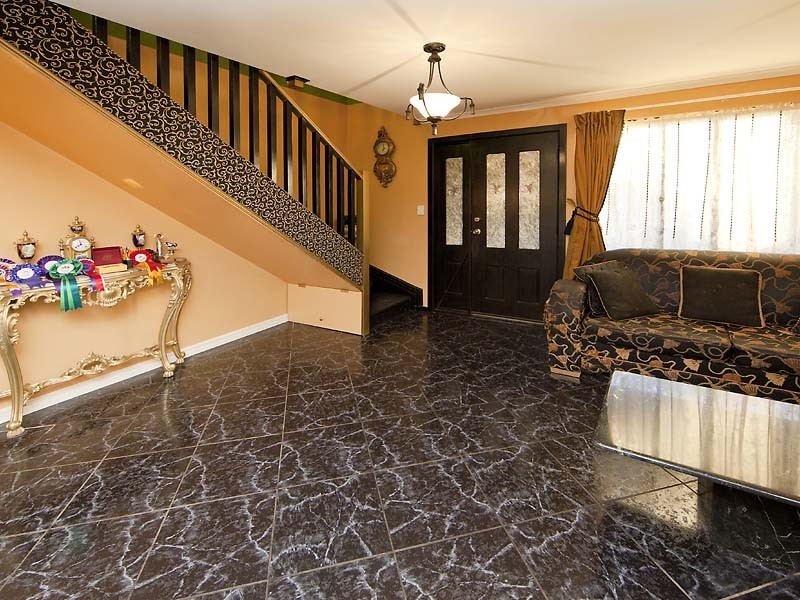 11 Hilltop Place, Kelmscott WA 6111