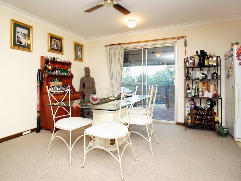 11 Woodbridge Drive, Greenmount WA 6056