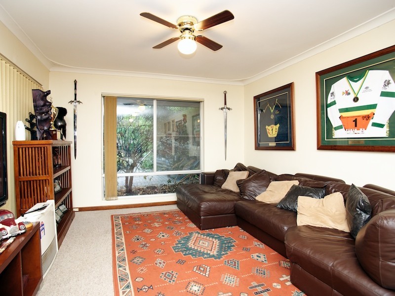 11 Woodbridge Drive, Greenmount WA 6056