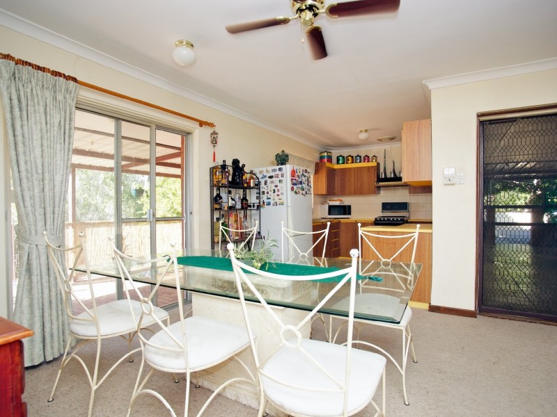 11 Woodbridge Drive, Greenmount WA 6056