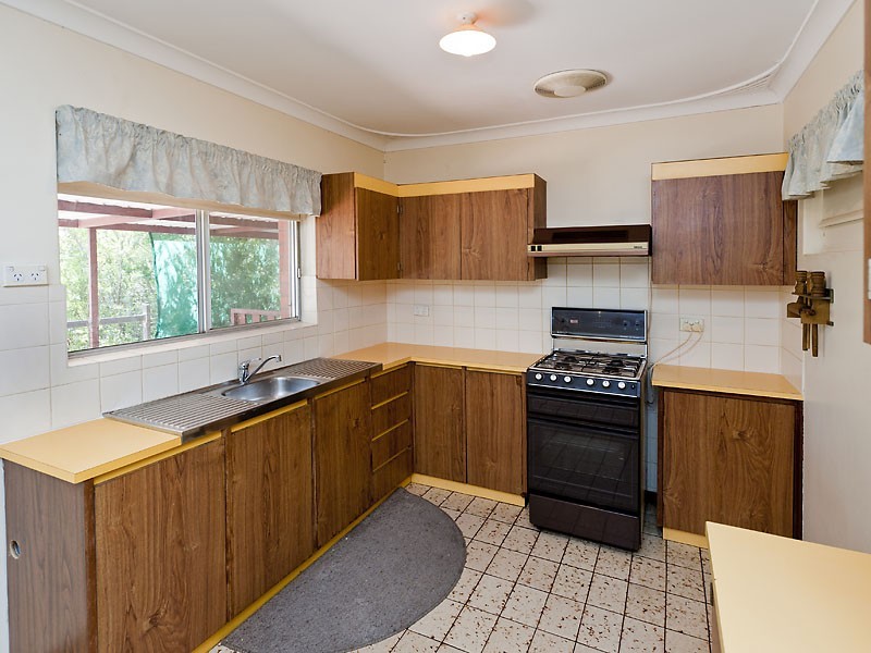 11 Woodbridge Drive, Greenmount WA 6056