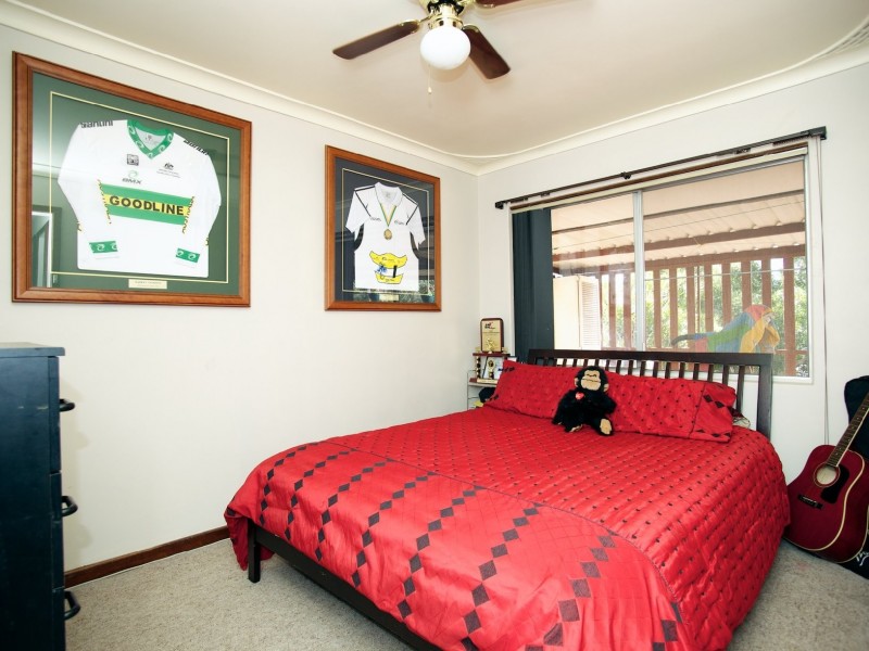 11 Woodbridge Drive, Greenmount WA 6056