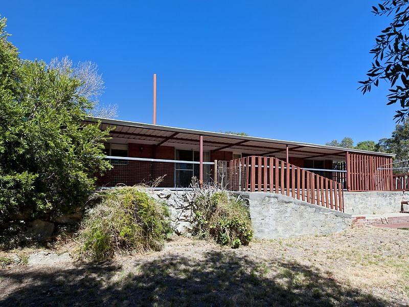 11 Woodbridge Drive, Greenmount WA 6056