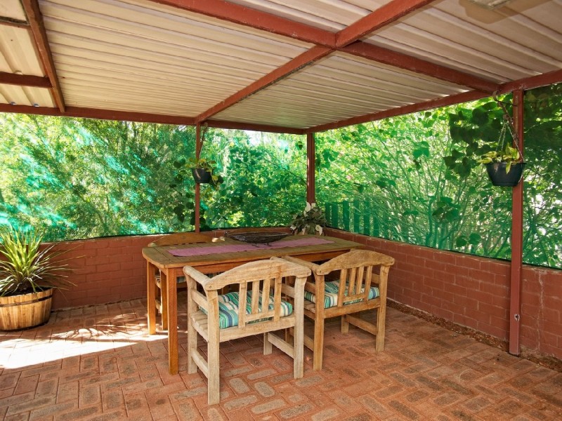 11 Woodbridge Drive, Greenmount WA 6056