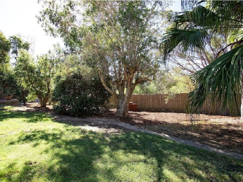 11 Woodbridge Drive, Greenmount WA 6056