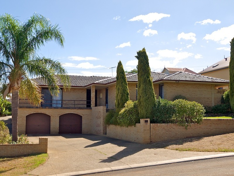 18 Eldwick Loop, Swan View WA 6056