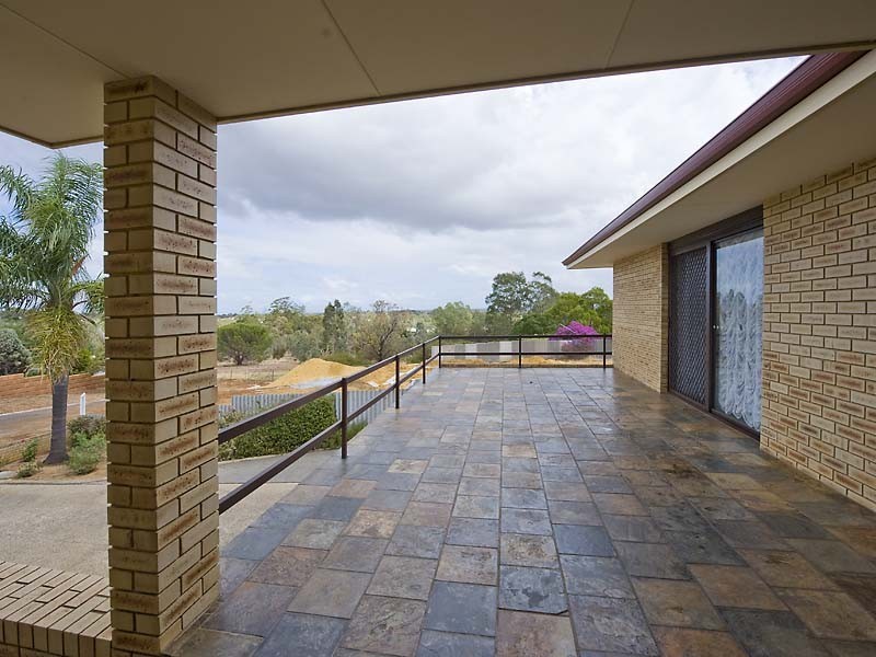 18 Eldwick Loop, Swan View WA 6056