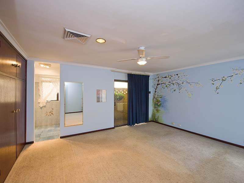 18 Eldwick Loop, Swan View WA 6056