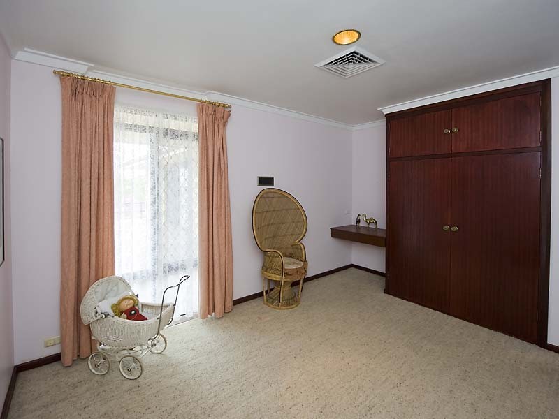 18 Eldwick Loop, Swan View WA 6056