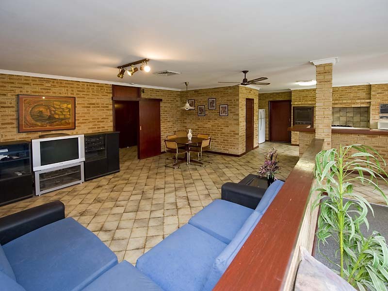 18 Eldwick Loop, Swan View WA 6056